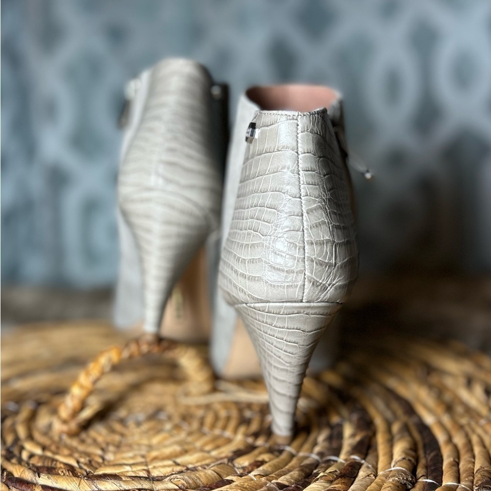Women’s Size 9.5 Booties Heels Pointed Toe Gray Snake Print Leather Loise et Cie - Picture 8 of 16